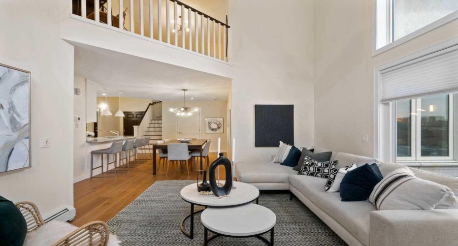 881 15 Avenue, Calgary, Alberta T2R 1R8, 2 Bedrooms Bedrooms, ,2 BathroomsBathrooms,Residential,For Sale,15,A2297897