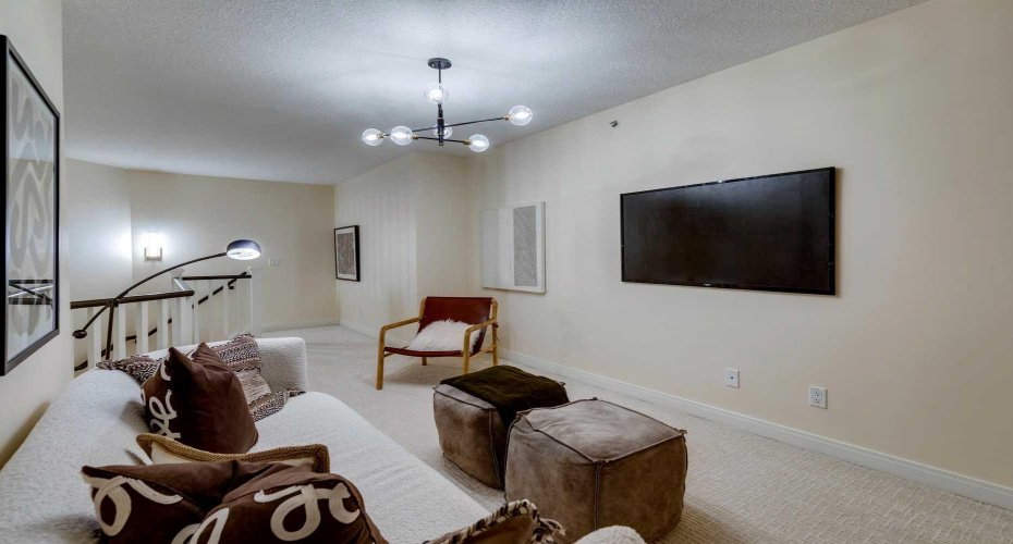 881 15 Avenue, Calgary, Alberta T2R 1R8, 2 Bedrooms Bedrooms, ,2 BathroomsBathrooms,Residential,For Sale,15,A2297897