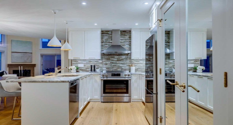 881 15 Avenue, Calgary, Alberta T2R 1R8, 2 Bedrooms Bedrooms, ,2 BathroomsBathrooms,Residential,For Sale,15,A2297897