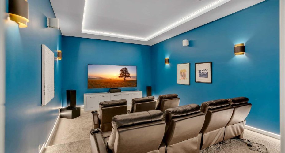 800 Elkton Close, Calgary, Alberta T3H 1W6, 5 Bedrooms Bedrooms, ,6 BathroomsBathrooms,Residential,For Sale,Elkton,A2298003