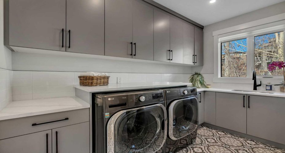 800 Elkton Close, Calgary, Alberta T3H 1W6, 5 Bedrooms Bedrooms, ,6 BathroomsBathrooms,Residential,For Sale,Elkton,A2298003