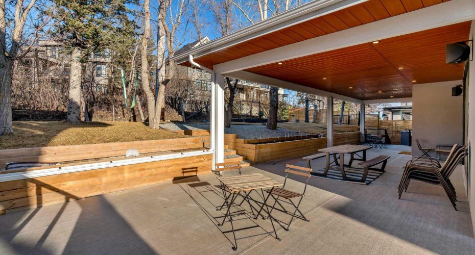 800 Elkton Close, Calgary, Alberta T3H 1W6, 5 Bedrooms Bedrooms, ,6 BathroomsBathrooms,Residential,For Sale,Elkton,A2298003