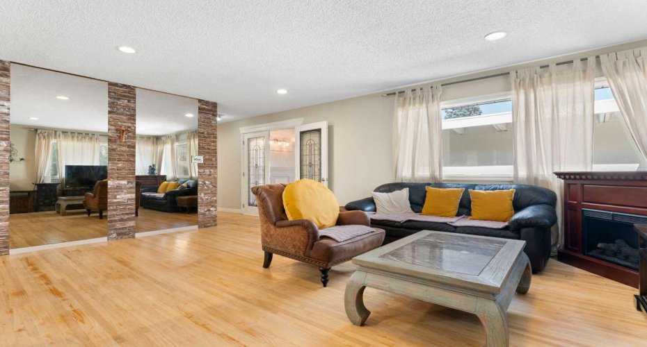 87 Hillgrove Drive, Calgary, Alberta T2V 3L8, 4 Bedrooms Bedrooms, ,3 BathroomsBathrooms,Residential,For Sale,Hillgrove,A2298044