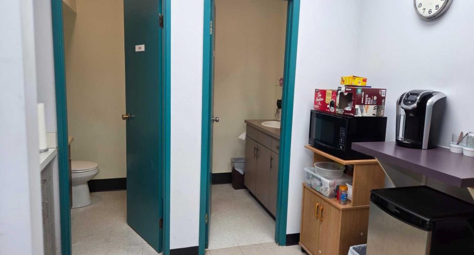 2915 19 Street, Calgary, Alberta T2E 7A2, ,Commercial,For Lease,19,A2296420