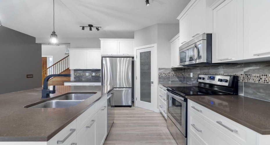 156 Rainbow Falls Heath, Chestermere, Alberta T1X0S7, 5 Bedrooms Bedrooms, ,4 BathroomsBathrooms,Residential,For Sale,Rainbow Falls,A2297410