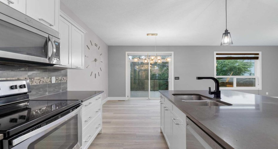 156 Rainbow Falls Heath, Chestermere, Alberta T1X0S7, 5 Bedrooms Bedrooms, ,4 BathroomsBathrooms,Residential,For Sale,Rainbow Falls,A2297410