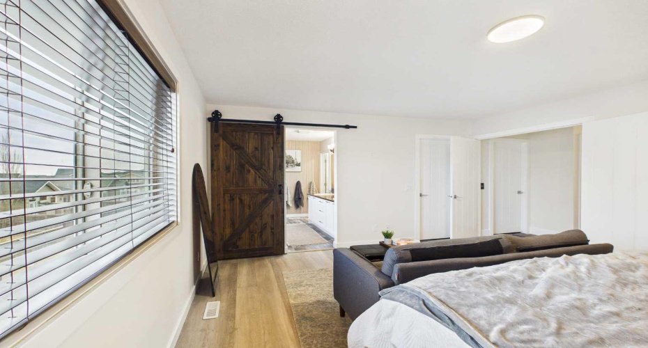 156 Rainbow Falls Heath, Chestermere, Alberta T1X0S7, 5 Bedrooms Bedrooms, ,4 BathroomsBathrooms,Residential,For Sale,Rainbow Falls,A2297410