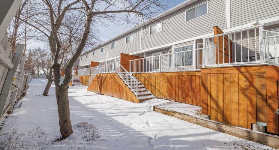 264 Cedarwood Park, Calgary, Alberta T2W 5X6, 3 Bedrooms Bedrooms, ,2 BathroomsBathrooms,Residential,For Sale,Cedarwood,A2298222