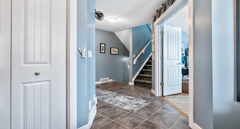 61 Drake Landing Loop, Okotoks, Alberta T1S 0N3, 4 Bedrooms Bedrooms, ,4 BathroomsBathrooms,Residential,For Sale,Drake Landing,A2298240