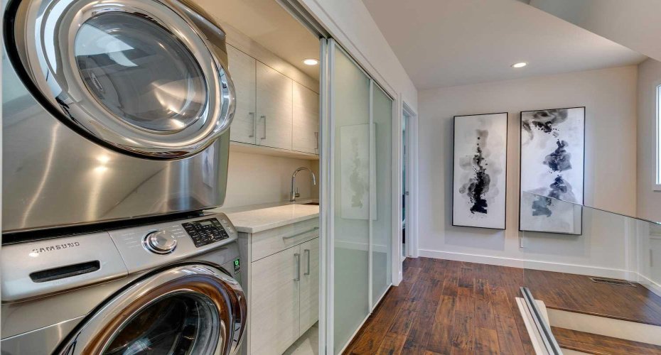 1710 35 Avenue, Calgary, Alberta T2T 2B7, 3 Bedrooms Bedrooms, ,4 BathroomsBathrooms,Residential,For Sale,35,A2280856