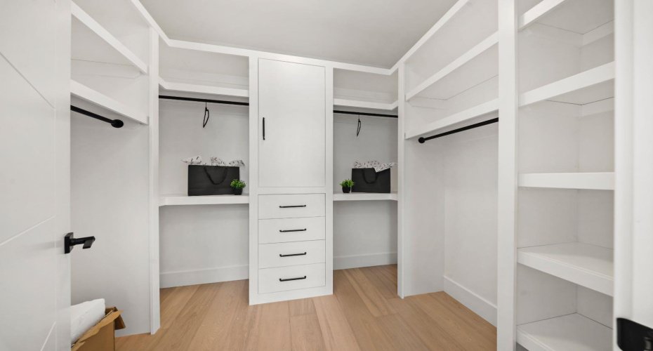 456 22 Avenue, Calgary, Alberta T2M 1N3, 5 Bedrooms Bedrooms, ,4 BathroomsBathrooms,Residential,For Sale,22,A2291281