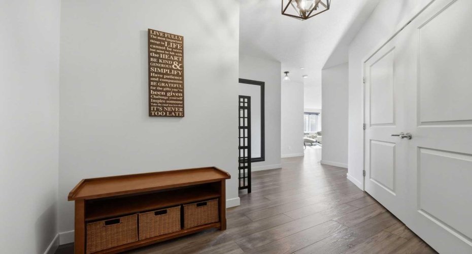 910 18 Avenue, Calgary, Alberta T2T 0H1, 2 Bedrooms Bedrooms, ,2 BathroomsBathrooms,Residential,For Sale,18,A2292351