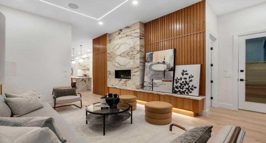 2008 8 Avenue, Calgary, Alberta T2G 0N7, 4 Bedrooms Bedrooms, ,5 BathroomsBathrooms,Residential,For Sale,8,A2297005