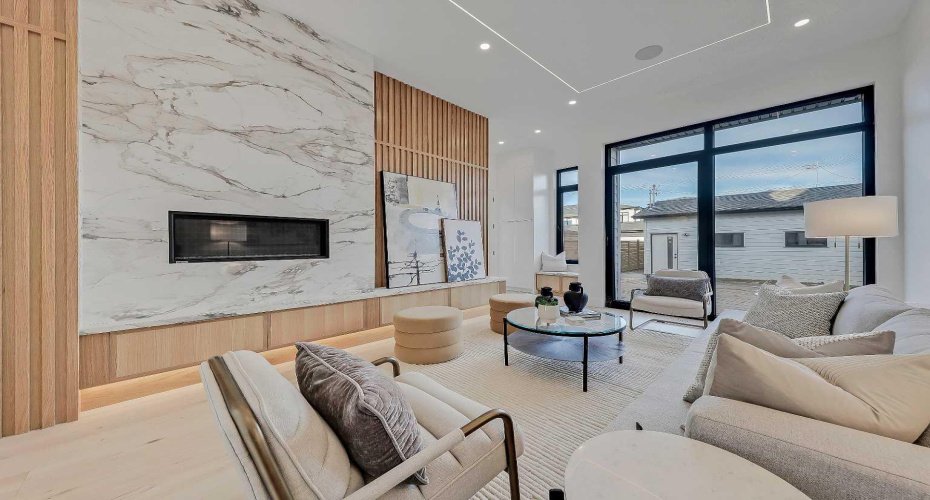 2008 8 Avenue, Calgary, Alberta T2G 0N7, 4 Bedrooms Bedrooms, ,5 BathroomsBathrooms,Residential,For Sale,8,A2297005