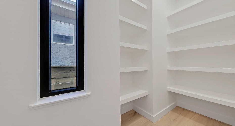 2008 8 Avenue, Calgary, Alberta T2G 0N7, 4 Bedrooms Bedrooms, ,5 BathroomsBathrooms,Residential,For Sale,8,A2297005