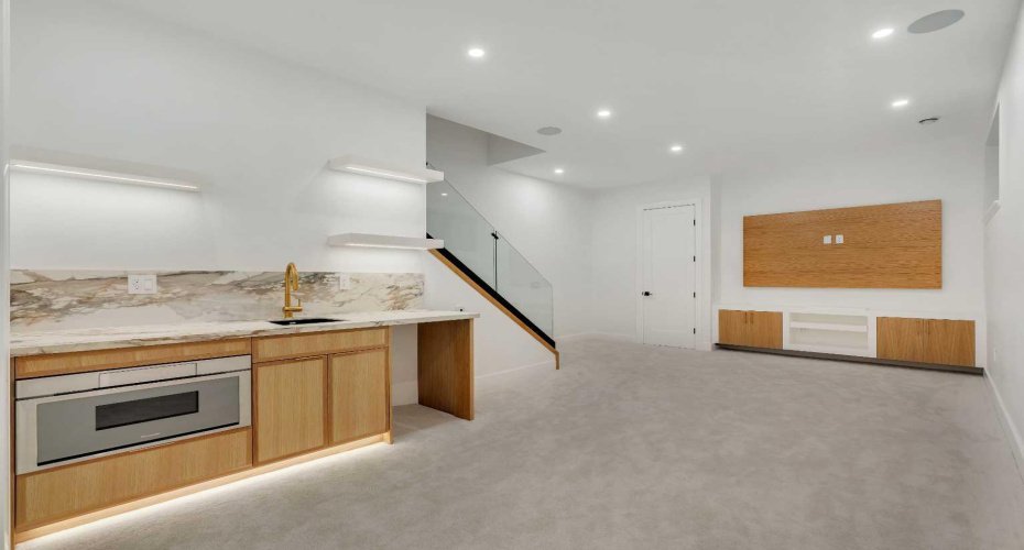 2008 8 Avenue, Calgary, Alberta T2G 0N7, 4 Bedrooms Bedrooms, ,5 BathroomsBathrooms,Residential,For Sale,8,A2297005