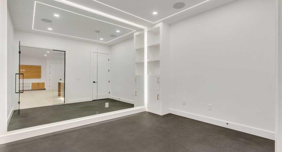 2008 8 Avenue, Calgary, Alberta T2G 0N7, 4 Bedrooms Bedrooms, ,5 BathroomsBathrooms,Residential,For Sale,8,A2297005