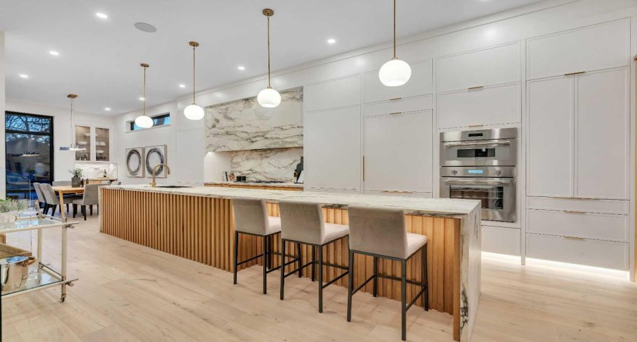 2008 8 Avenue, Calgary, Alberta T2G 0N7, 4 Bedrooms Bedrooms, ,5 BathroomsBathrooms,Residential,For Sale,8,A2297005