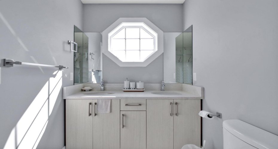 302 Kinniburgh Rd, Chestermere, Alberta T1X0Y6, 6 Bedrooms Bedrooms, ,5 BathroomsBathrooms,Residential,For Sale,Kinniburgh Rd,A2297073