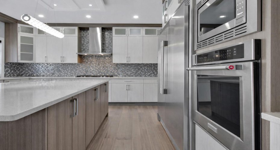 302 Kinniburgh Rd, Chestermere, Alberta T1X0Y6, 6 Bedrooms Bedrooms, ,5 BathroomsBathrooms,Residential,For Sale,Kinniburgh Rd,A2297073