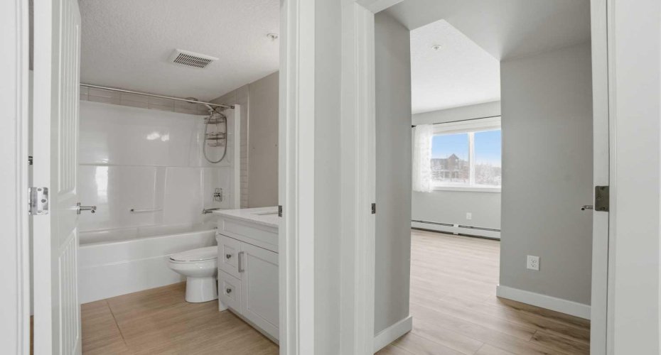 4-piece main bathroom