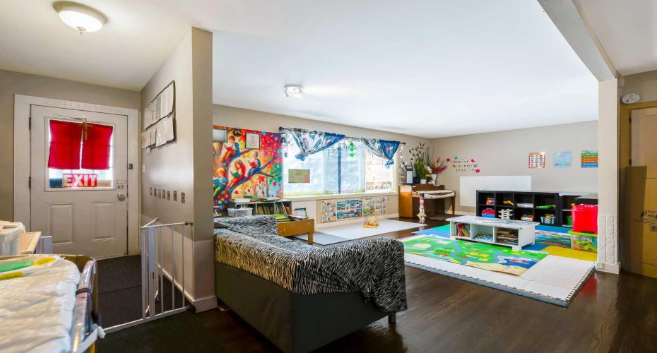 3131 33 Street, Calgary, Alberta T3E 2V1, 5 Bedrooms Bedrooms, ,2 BathroomsBathrooms,Residential,For Sale,33,A2293888