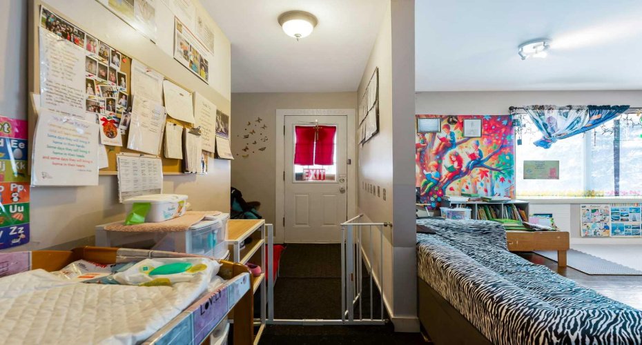 3131 33 Street, Calgary, Alberta T3E 2V1, 5 Bedrooms Bedrooms, ,2 BathroomsBathrooms,Residential,For Sale,33,A2293888