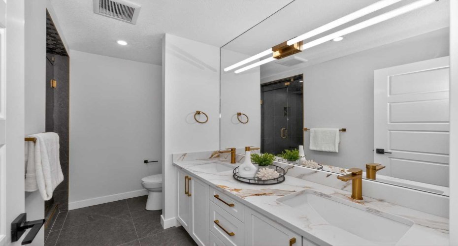 12031 Candiac Road, Calgary, Alberta T2W1L1, 4 Bedrooms Bedrooms, ,4 BathroomsBathrooms,Residential,For Sale,Candiac,A2297412