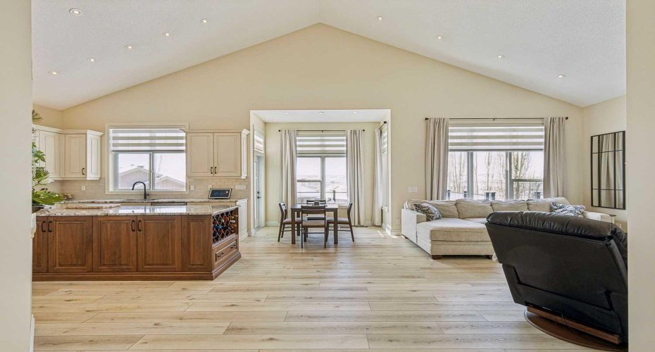 18' Vaulted Ceilings