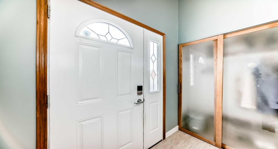 52A Queen Alexandra Close, Calgary, Alberta T2J3P8, 4 Bedrooms Bedrooms, ,2 BathroomsBathrooms,Residential,For Sale,Queen Alexandra,A2286786