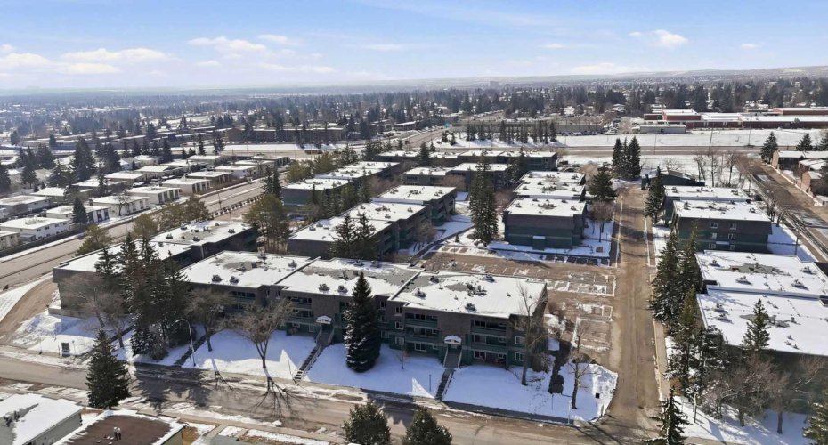 315 Southampton Drive, Calgary, Alberta T2W 2T6, 2 Bedrooms Bedrooms, ,1 BathroomBathrooms,Residential,For Sale,Southampton,A2287339