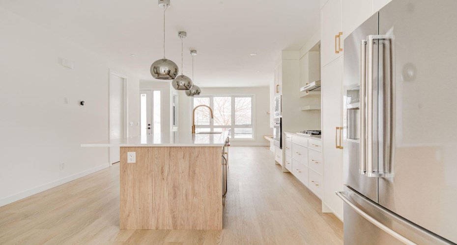 39A Moncton Road, Calgary, Alberta T2E 5P9, 6 Bedrooms Bedrooms, ,5 BathroomsBathrooms,Residential,For Sale,Moncton,A2298381