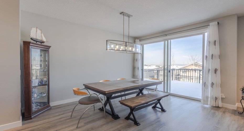 301 Crestmont Drive, Calgary, Alberta T3B6G9, 3 Bedrooms Bedrooms, ,3 BathroomsBathrooms,Residential,For Sale,Crestmont,A2298416