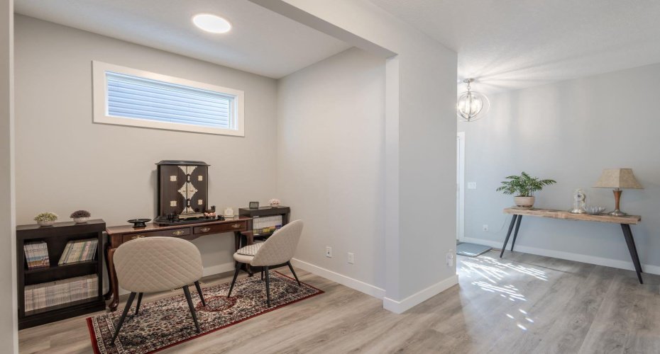 301 Crestmont Drive, Calgary, Alberta T3B6G9, 3 Bedrooms Bedrooms, ,3 BathroomsBathrooms,Residential,For Sale,Crestmont,A2298416