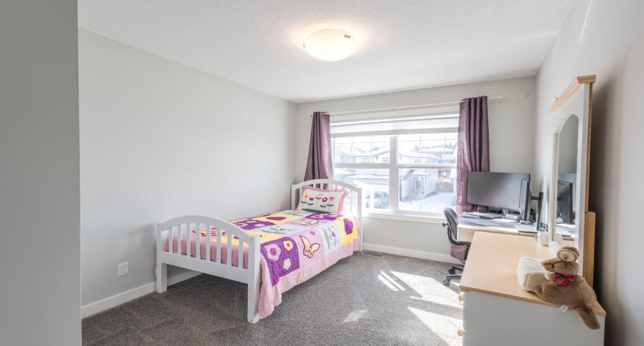 301 Crestmont Drive, Calgary, Alberta T3B6G9, 3 Bedrooms Bedrooms, ,3 BathroomsBathrooms,Residential,For Sale,Crestmont,A2298416