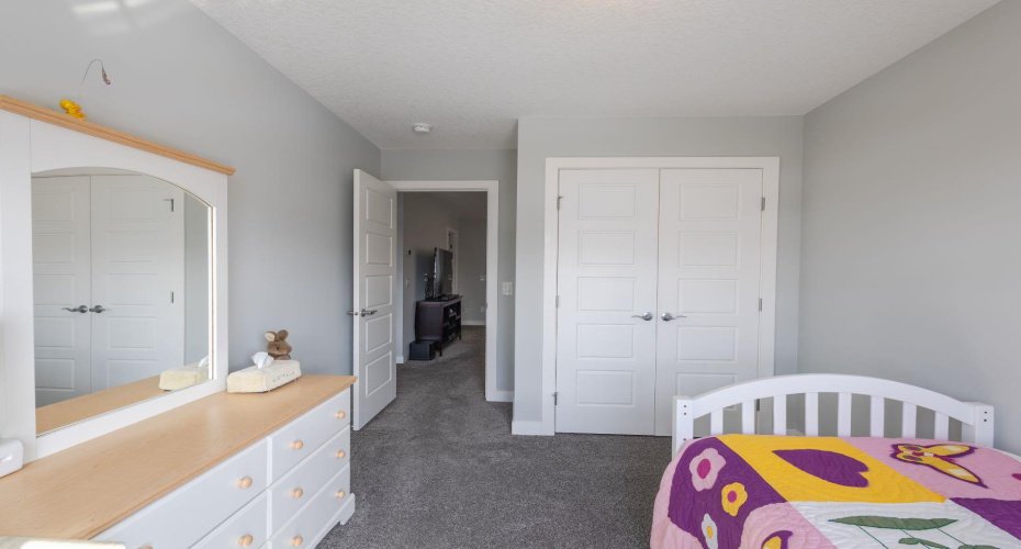 301 Crestmont Drive, Calgary, Alberta T3B6G9, 3 Bedrooms Bedrooms, ,3 BathroomsBathrooms,Residential,For Sale,Crestmont,A2298416