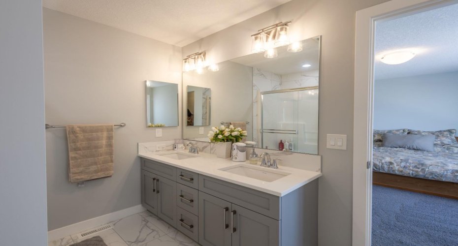 301 Crestmont Drive, Calgary, Alberta T3B6G9, 3 Bedrooms Bedrooms, ,3 BathroomsBathrooms,Residential,For Sale,Crestmont,A2298416