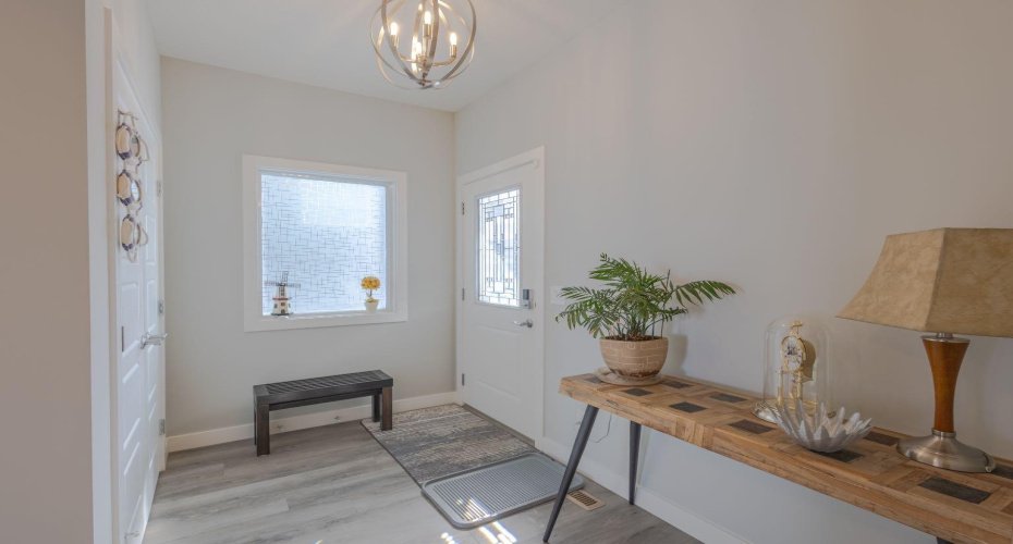 301 Crestmont Drive, Calgary, Alberta T3B6G9, 3 Bedrooms Bedrooms, ,3 BathroomsBathrooms,Residential,For Sale,Crestmont,A2298416