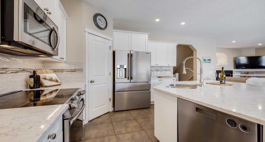 78 Evercreek Bluffs Road, Calgary, Alberta T2Y 4P2, 4 Bedrooms Bedrooms, ,4 BathroomsBathrooms,Residential,For Sale,Evercreek Bluffs,A2291591