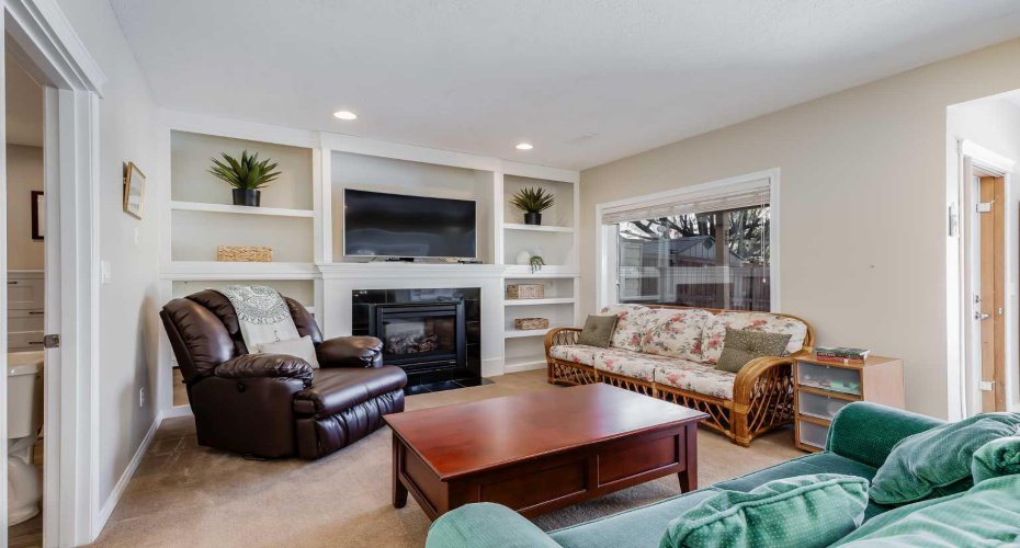 78 Evercreek Bluffs Road, Calgary, Alberta T2Y 4P2, 4 Bedrooms Bedrooms, ,4 BathroomsBathrooms,Residential,For Sale,Evercreek Bluffs,A2291591