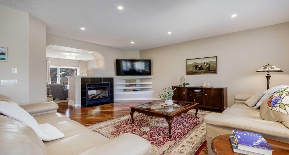 78 Evercreek Bluffs Road, Calgary, Alberta T2Y 4P2, 4 Bedrooms Bedrooms, ,4 BathroomsBathrooms,Residential,For Sale,Evercreek Bluffs,A2291591