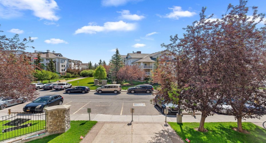 16 Country Village Bay, Calgary, Alberta T3K 5Y9, 1 Bedroom Bedrooms, ,1 BathroomBathrooms,Residential,For Sale,Country Village,A2298447