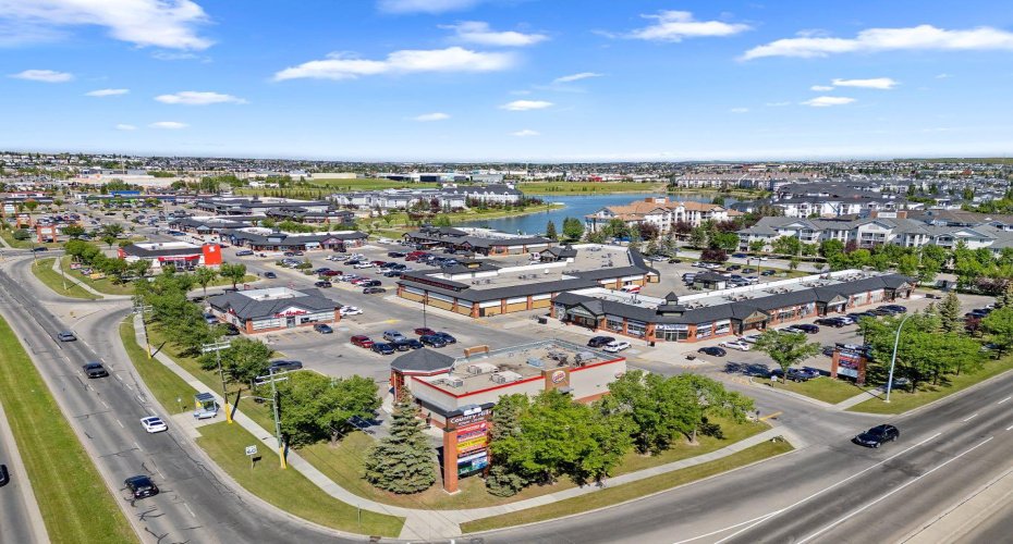 16 Country Village Bay, Calgary, Alberta T3K 5Y9, 1 Bedroom Bedrooms, ,1 BathroomBathrooms,Residential,For Sale,Country Village,A2298447