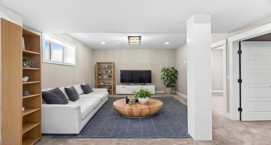 160 Vantage Drive, Cochrane, Alberta T4C 3G3, 5 Bedrooms Bedrooms, ,4 BathroomsBathrooms,Residential,For Sale,Vantage,A2294791