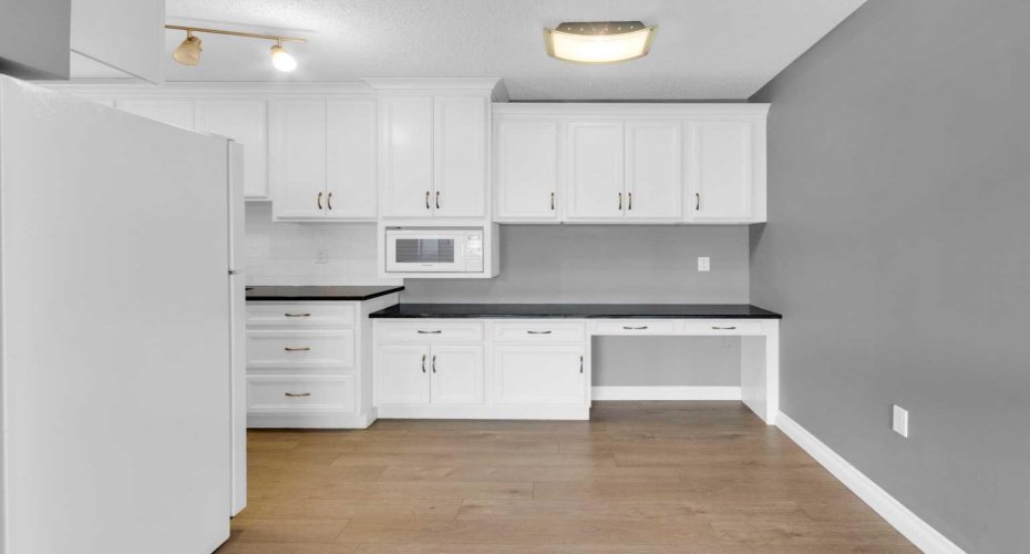 1602 11 Avenue, Calgary, Alberta T3C 0N2, 2 Bedrooms Bedrooms, ,1 BathroomBathrooms,Residential,For Sale,11,A2298083