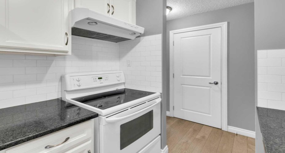 1602 11 Avenue, Calgary, Alberta T3C 0N2, 2 Bedrooms Bedrooms, ,1 BathroomBathrooms,Residential,For Sale,11,A2298083