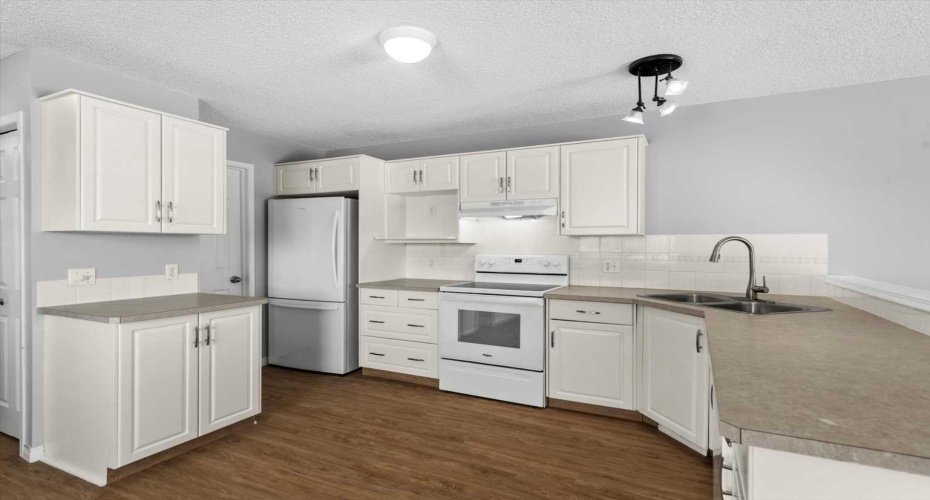 3101 39 Street, Calgary, Alberta T3E 3G9, 3 Bedrooms Bedrooms, ,3 BathroomsBathrooms,Residential,For Sale,39,A2298201