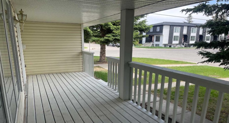 3103 39 Street, Calgary, Alberta T3E 3G9, 3 Bedrooms Bedrooms, ,3 BathroomsBathrooms,Residential,For Sale,39,A2298246