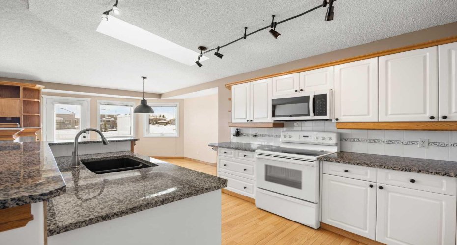 8 Edgevalley View, Calgary, Alberta T3A 5N9, 3 Bedrooms Bedrooms, ,3 BathroomsBathrooms,Residential,For Sale,Edgevalley,A2298250