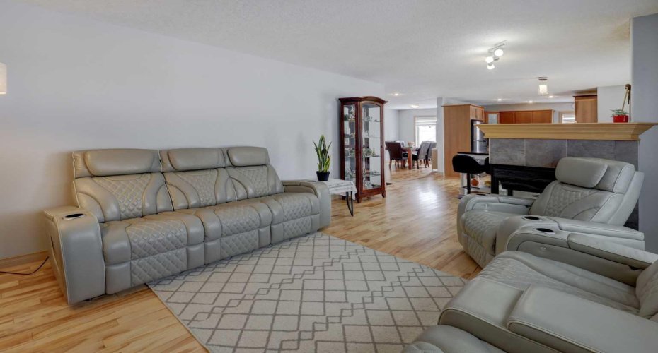 115 Rockledge Terrace, Calgary, Alberta T3G5R9, 4 Bedrooms Bedrooms, ,4 BathroomsBathrooms,Residential,For Sale,Rockledge,A2298516
